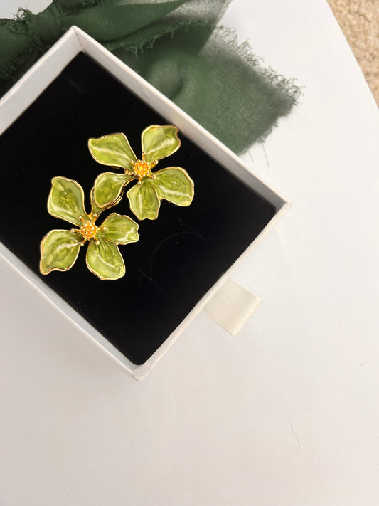 Brincos Flor de Hisbisco em resina